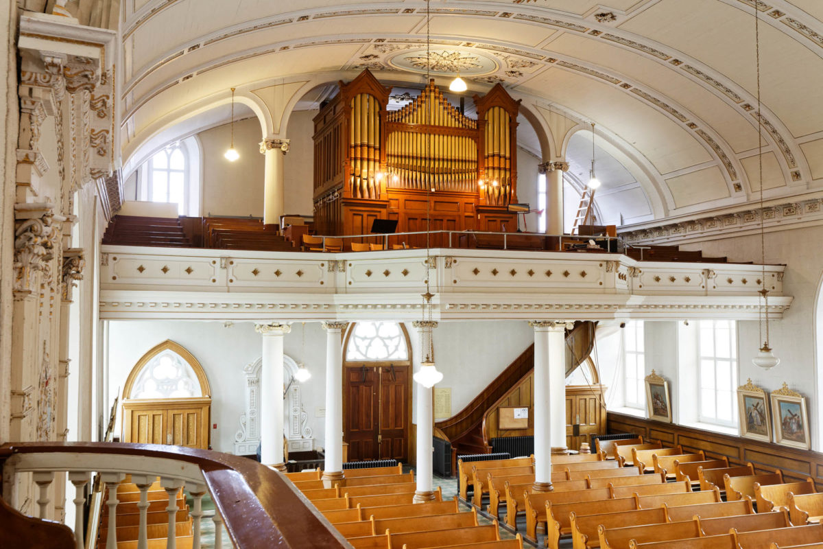 L'orgue Casavant a été installé en 1904 dans le jubé.